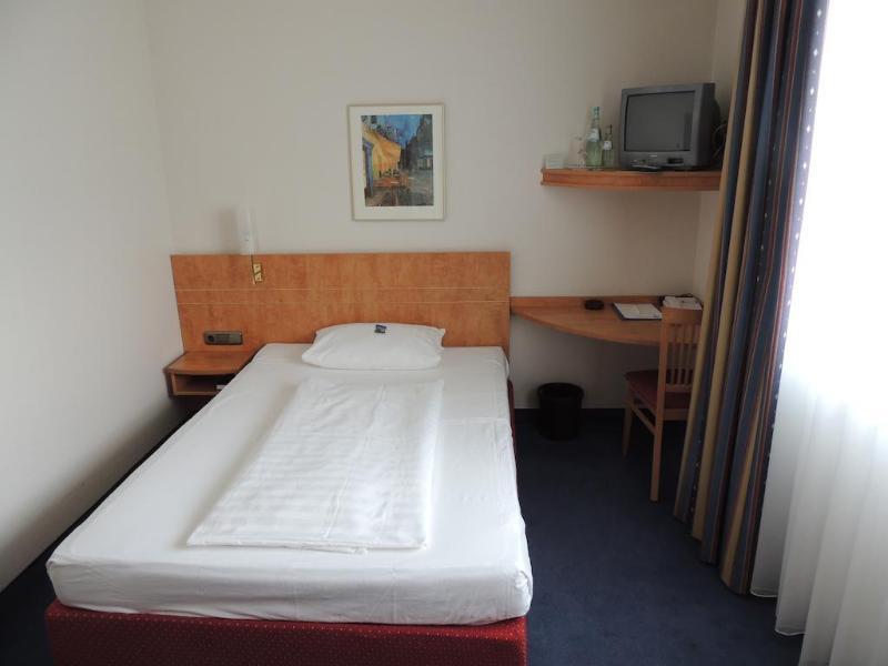 Airport Business Hotel Koeln Ngoại thất bức ảnh