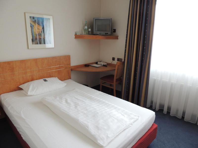 Airport Business Hotel Koeln Ngoại thất bức ảnh