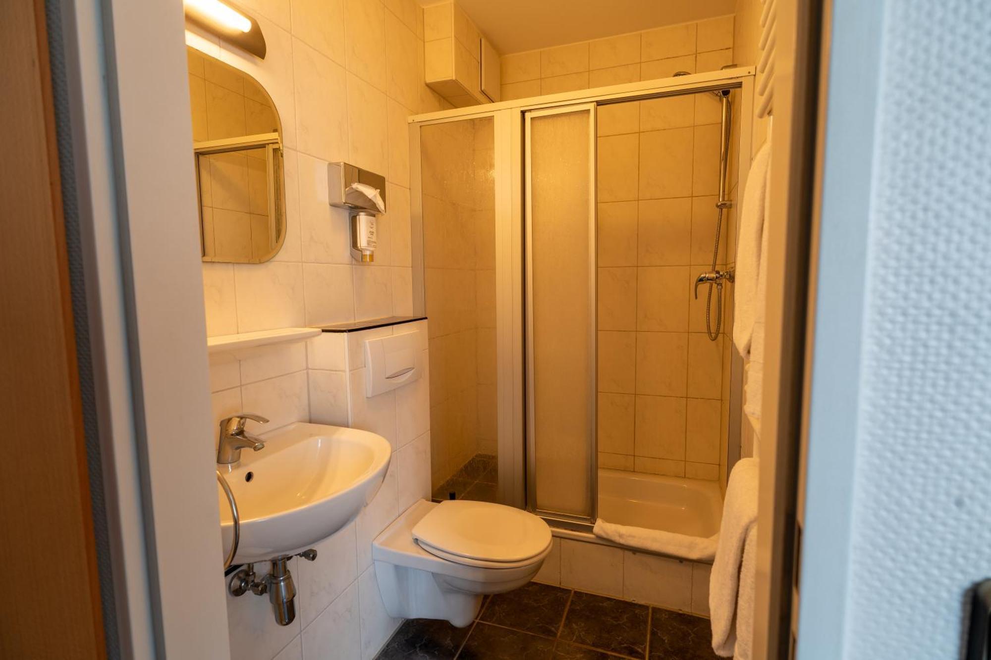 Airport Business Hotel Koeln Ngoại thất bức ảnh