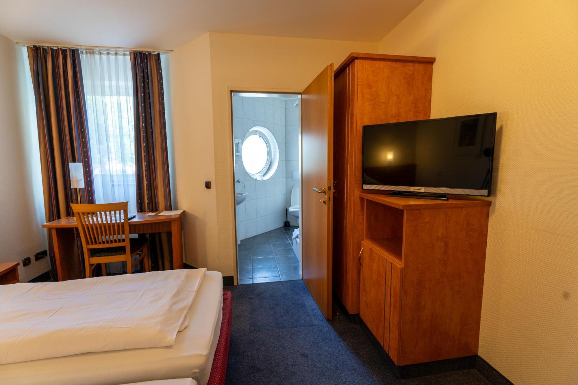 Airport Business Hotel Koeln Ngoại thất bức ảnh