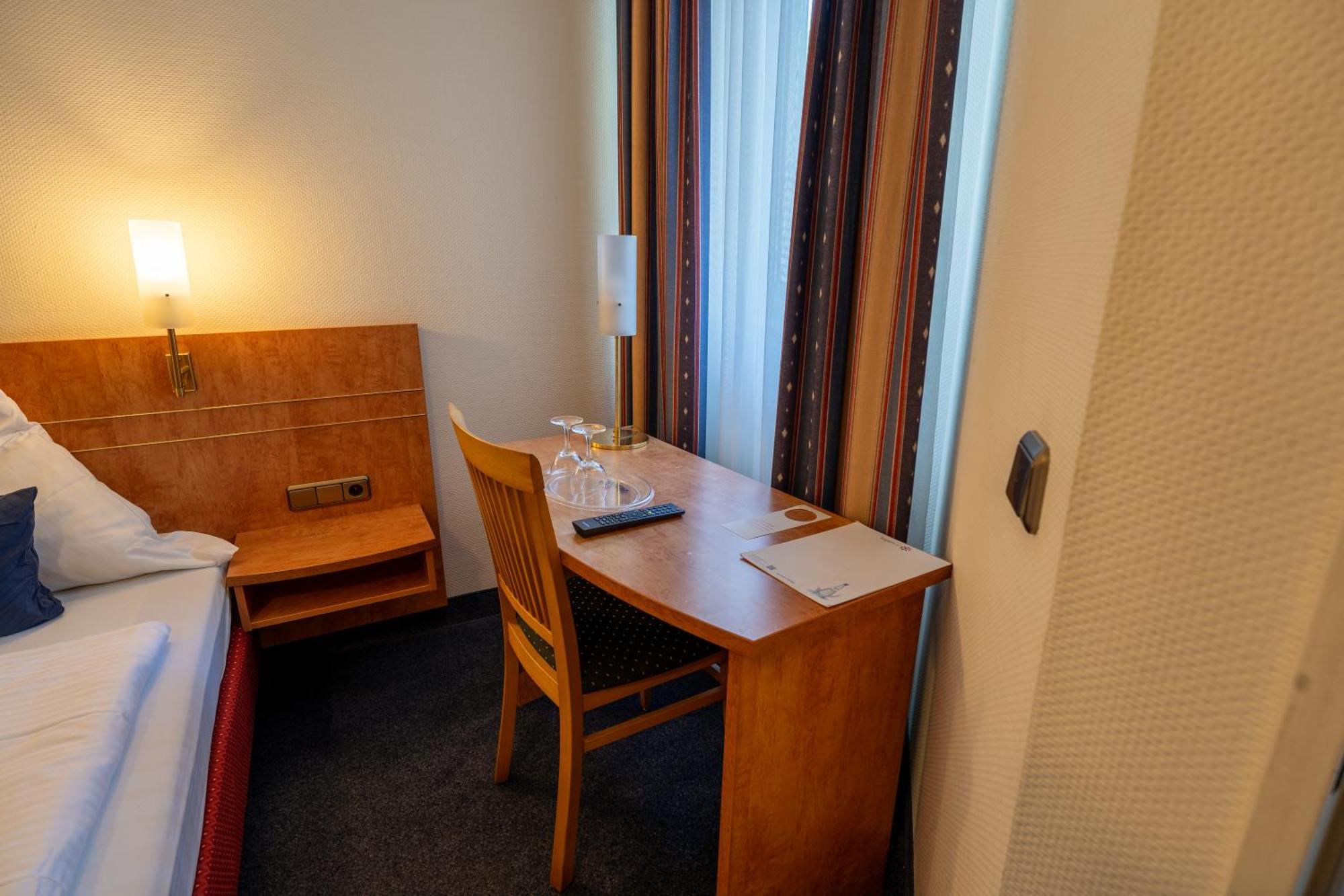 Airport Business Hotel Koeln Ngoại thất bức ảnh