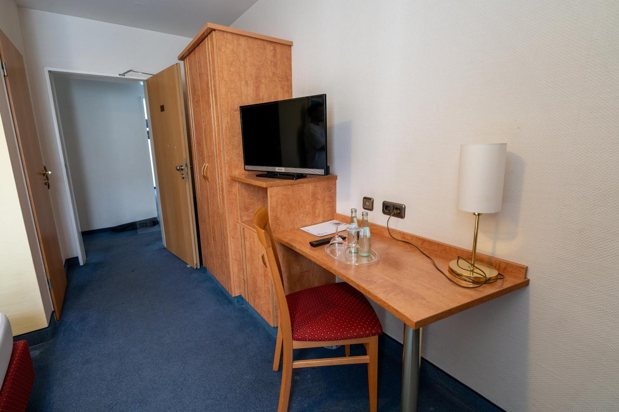 Airport Business Hotel Koeln Ngoại thất bức ảnh