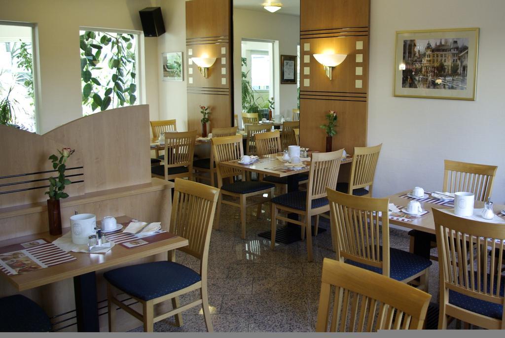 Airport Business Hotel Koeln Ngoại thất bức ảnh